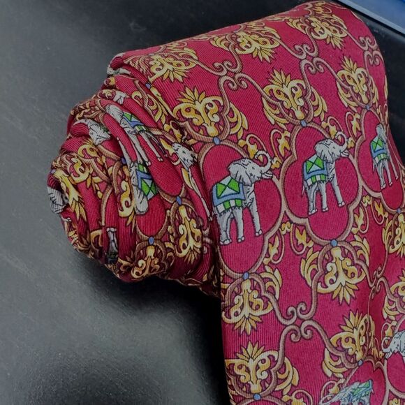 DAKS London Elephant Print Tie Burgundy Gold Scrollwork 100% Silk Vintage Tie - Picture 3 of 8